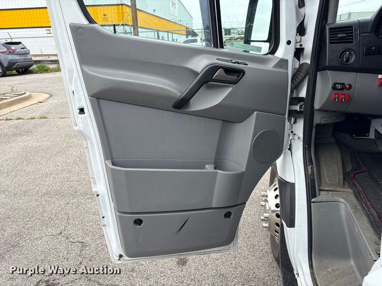 image for item EV2931 2015 Mercedes-benz Sprinter 3500  bucket van