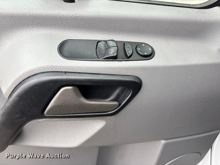 image for item EV2931 2015 Mercedes-benz Sprinter 3500  bucket van
