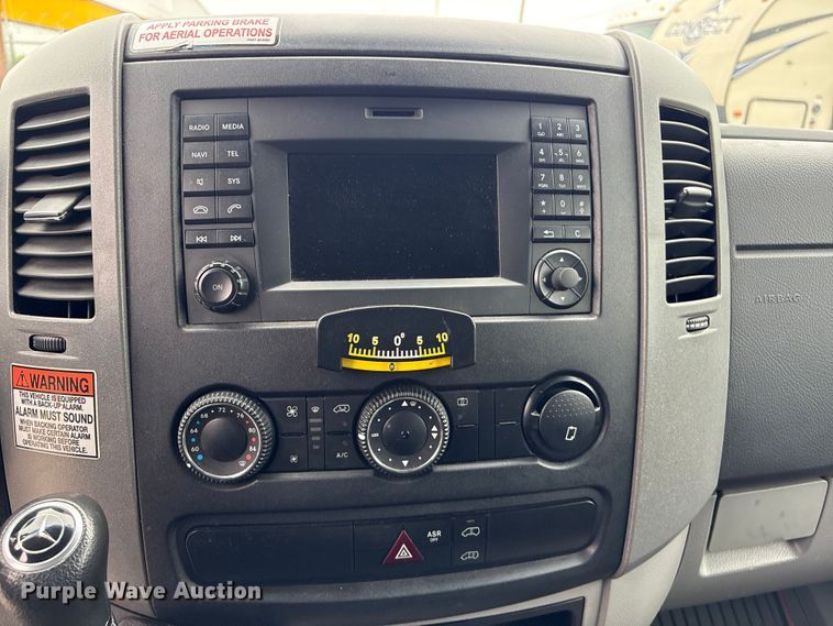 image for item EV2931 2015 Mercedes-benz Sprinter 3500  bucket van