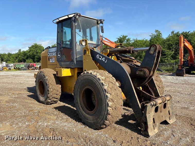 image for item EV2932 2006 John Deere 624J wheel loader