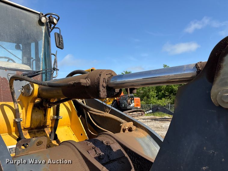 image for item EV2932 2006 John Deere 624J wheel loader