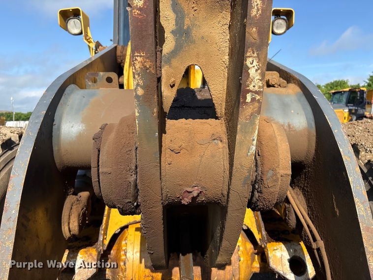 image for item EV2932 2006 John Deere 624J wheel loader