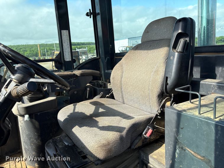 image for item EV2932 2006 John Deere 624J wheel loader