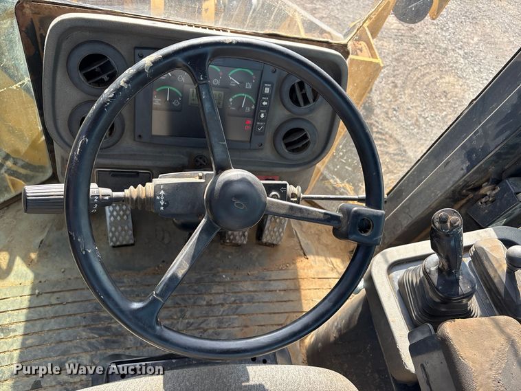 image for item EV2932 2006 John Deere 624J wheel loader