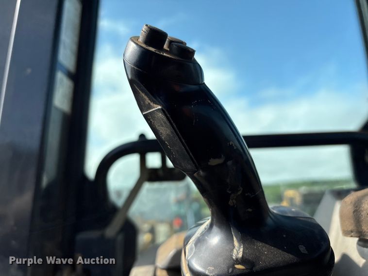 image for item EV2932 2006 John Deere 624J wheel loader