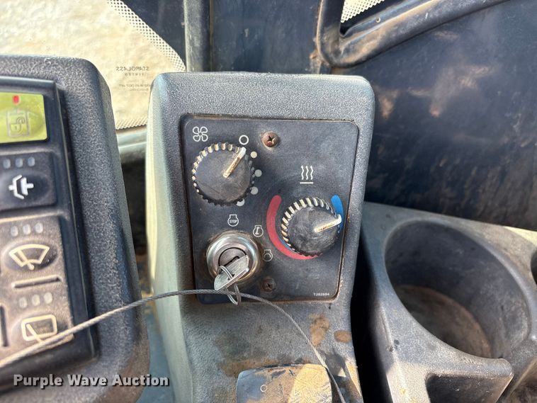 image for item EV2932 2006 John Deere 624J wheel loader