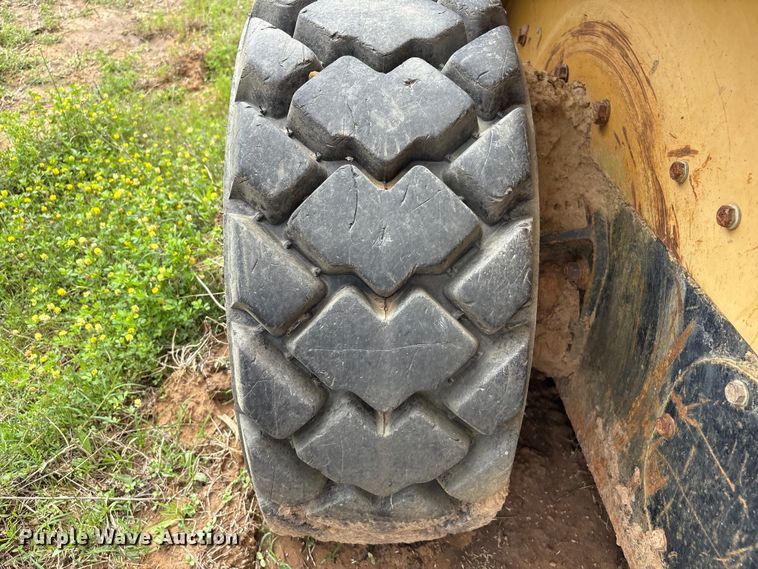 image for item EV2935 2006 Caterpillar 252B skid steer loader