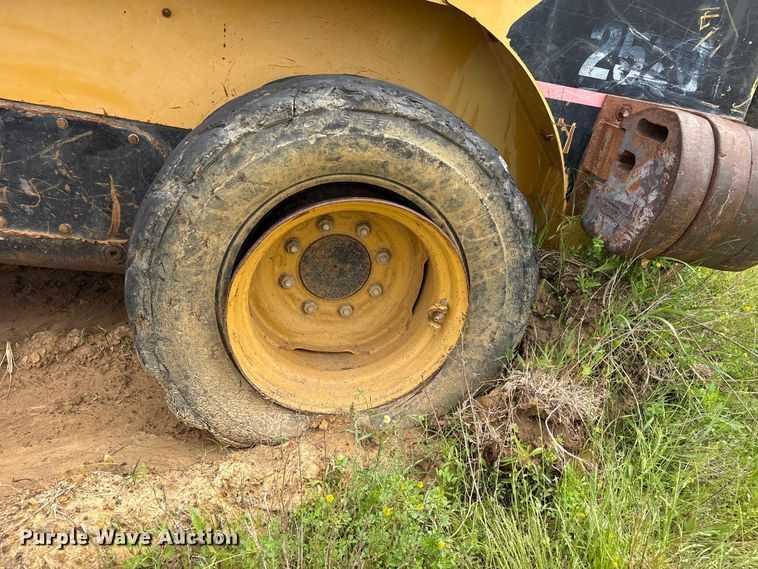 image for item EV2935 2006 Caterpillar 252B skid steer loader