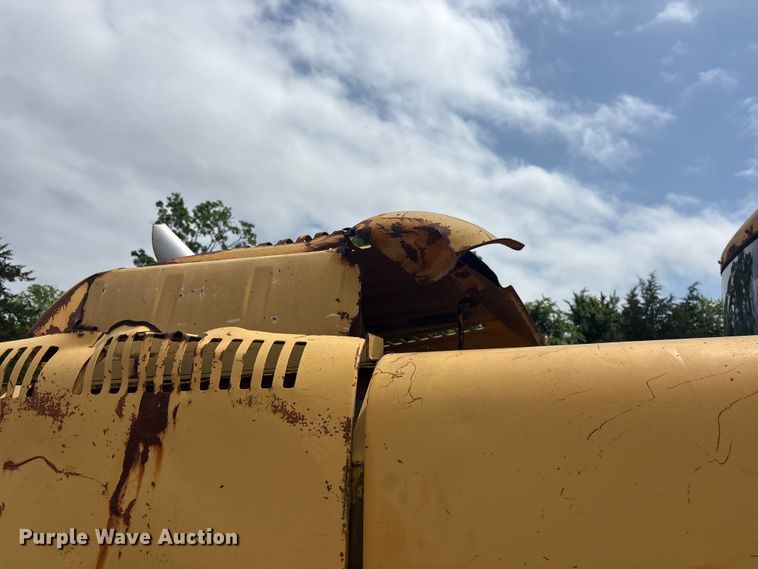 image for item EV2937 1994 790E LC excavator