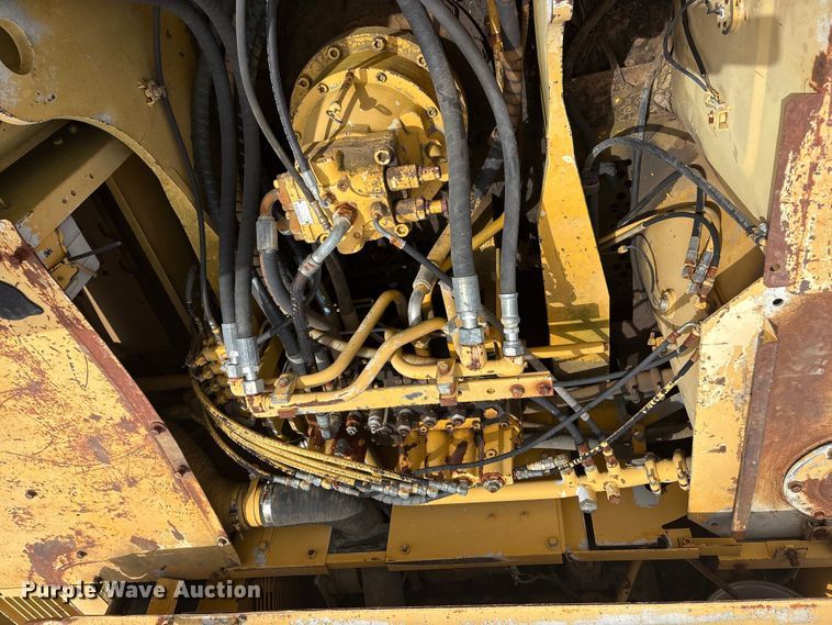 image for item EV2937 1994 790E LC excavator