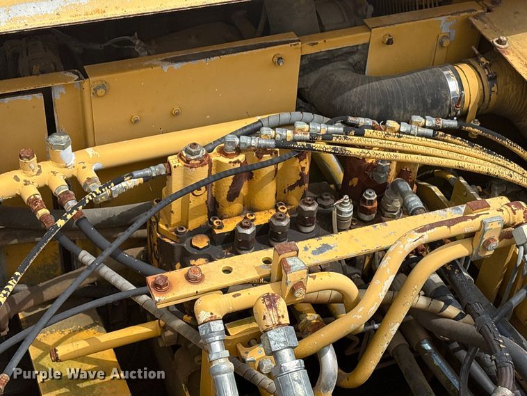 image for item EV2937 1994 790E LC excavator