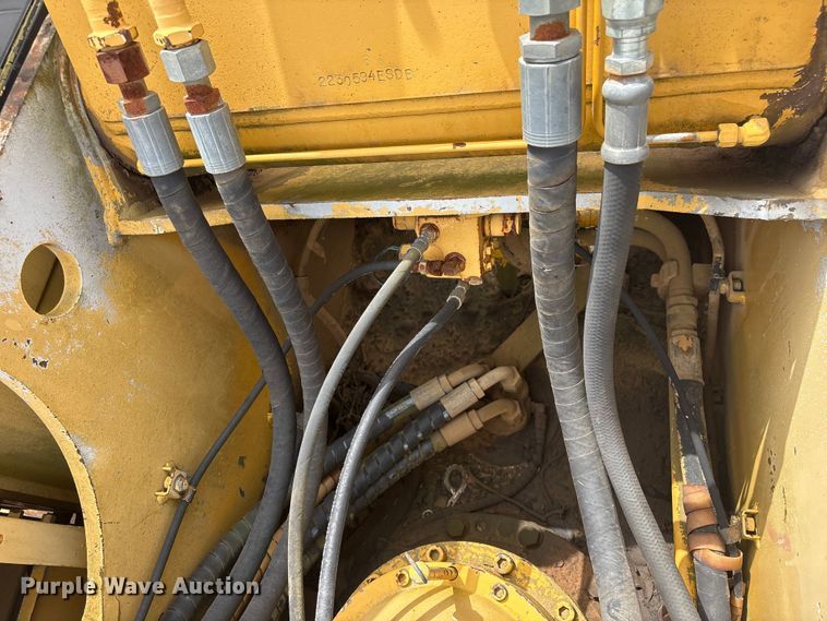 image for item EV2937 1994 790E LC excavator