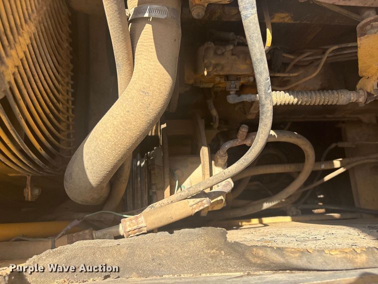 image for item EV2937 1994 790E LC excavator