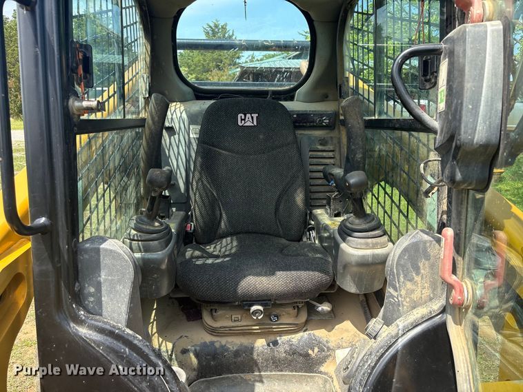 image for item EV2939 2015 Caterpillar 262D skid steer loader