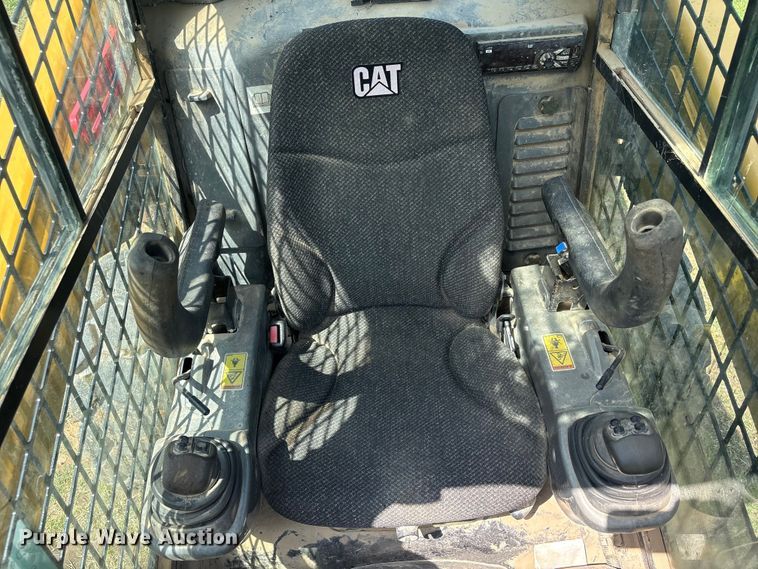 image for item EV2939 2015 Caterpillar 262D skid steer loader