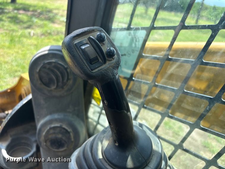 image for item EV2939 2015 Caterpillar 262D skid steer loader