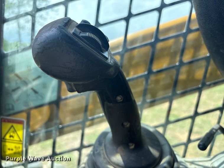 image for item EV2939 2015 Caterpillar 262D skid steer loader