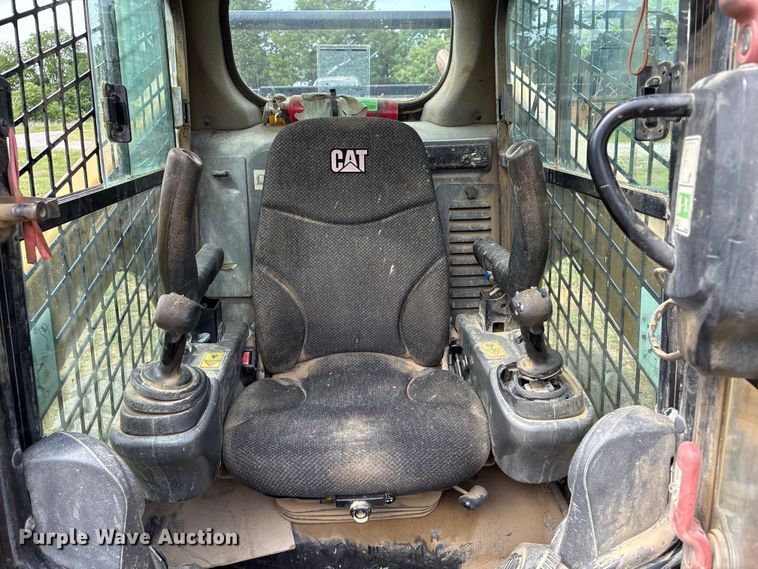 image for item EV2940 2015 Caterpillar 262D skid steer loader