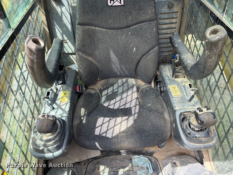 image for item EV2940 2015 Caterpillar 262D skid steer loader