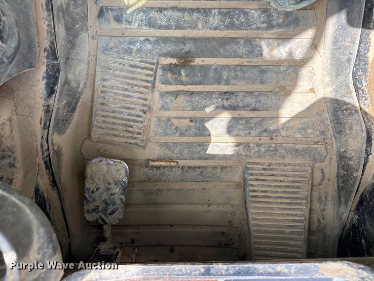 image for item EV2940 2015 Caterpillar 262D skid steer loader