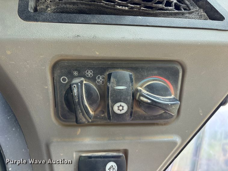 image for item EV2940 2015 Caterpillar 262D skid steer loader