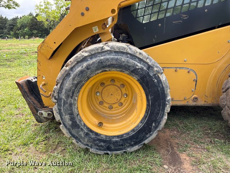 image for item EV2940 2015 Caterpillar 262D skid steer loader