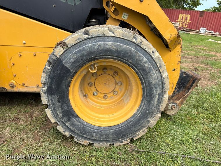 image for item EV2940 2015 Caterpillar 262D skid steer loader