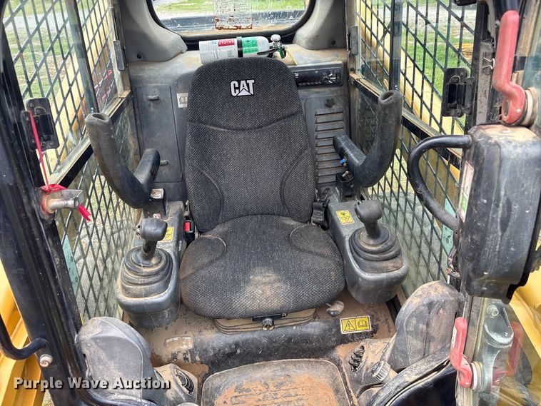 image for item EV2941 2019 Caterpillar 262D skid steer loader
