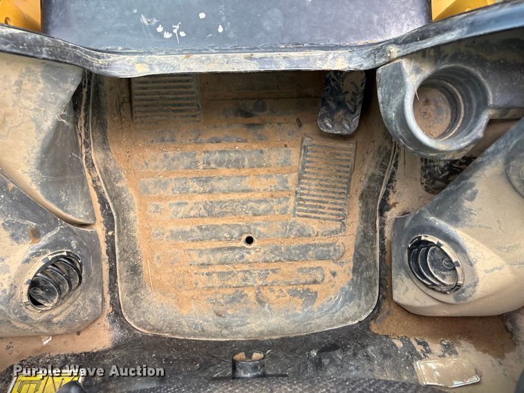 image for item EV2941 2019 Caterpillar 262D skid steer loader