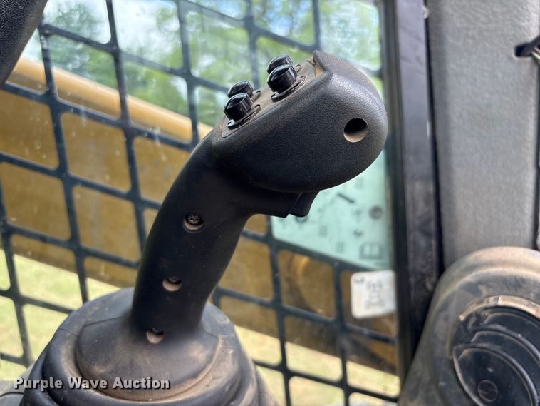 image for item EV2941 2019 Caterpillar 262D skid steer loader