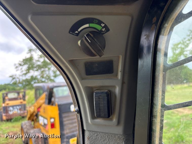 image for item EV2941 2019 Caterpillar 262D skid steer loader