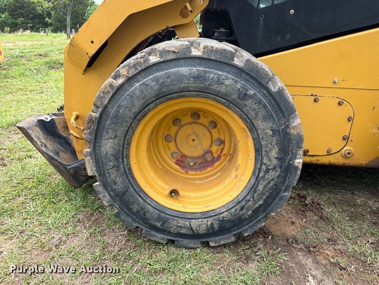 image for item EV2941 2019 Caterpillar 262D skid steer loader