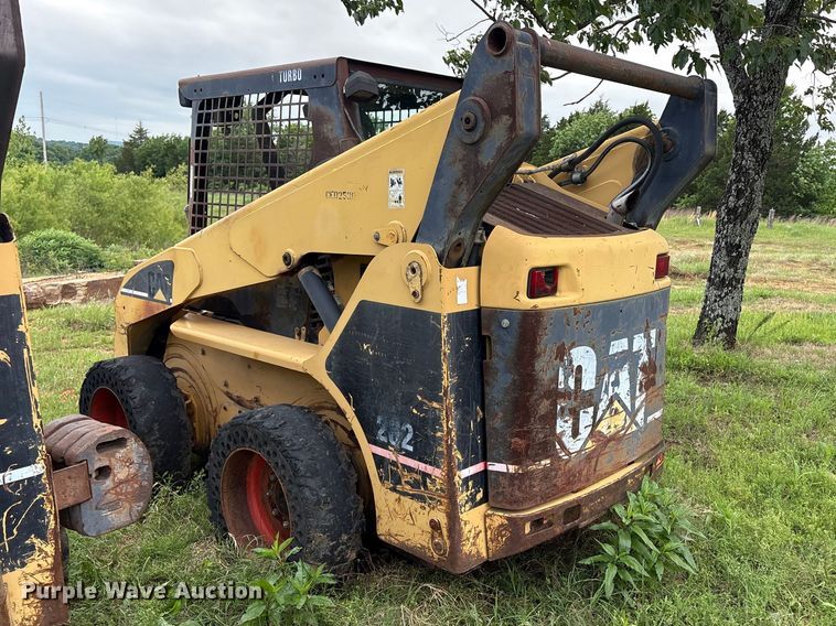 image for item EV2942 2003 Caterpillar 262 skid steer loader
