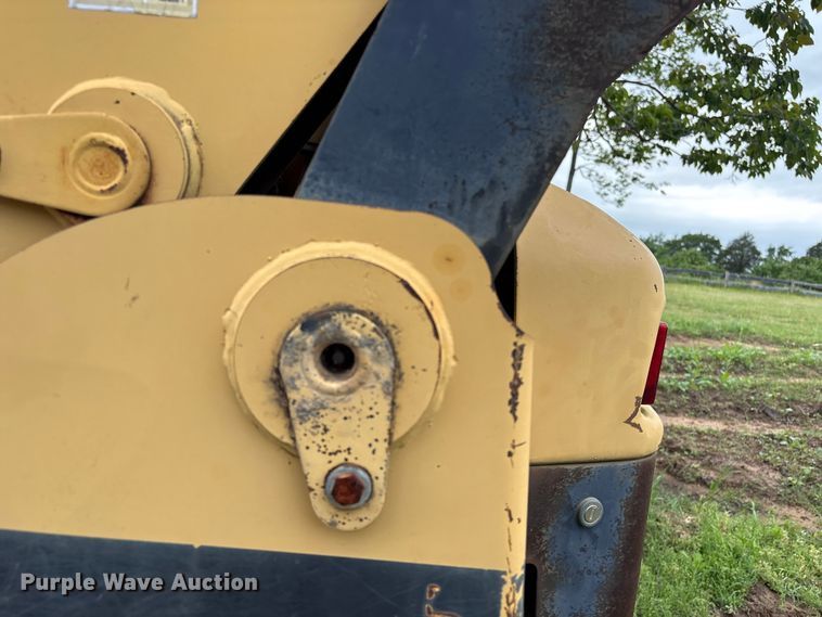 image for item EV2942 2003 Caterpillar 262 skid steer loader