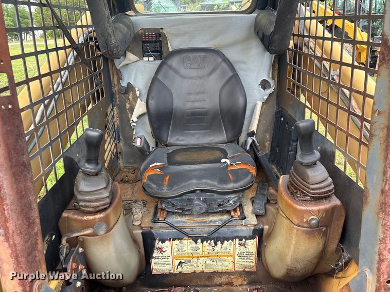 image for item EV2942 2003 Caterpillar 262 skid steer loader