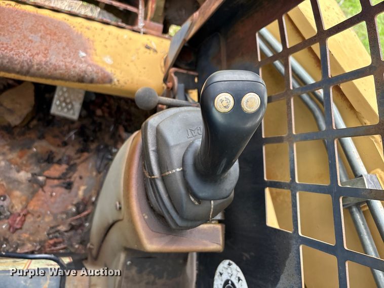 image for item EV2942 2003 Caterpillar 262 skid steer loader