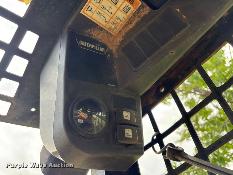 image for item EV2942 2003 Caterpillar 262 skid steer loader