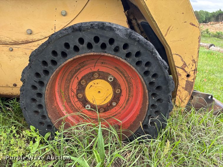 image for item EV2942 2003 Caterpillar 262 skid steer loader