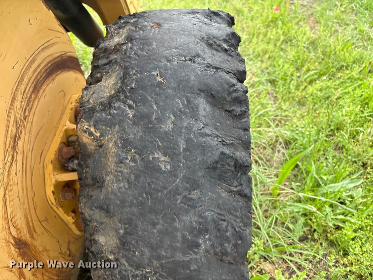 image for item EV2942 2003 Caterpillar 262 skid steer loader