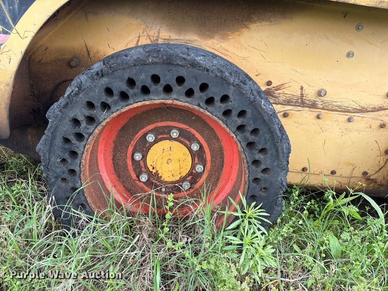 image for item EV2942 2003 Caterpillar 262 skid steer loader