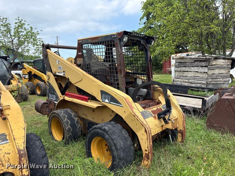 image for item EV2943 2005 Caterpillar 252B skid steer loader