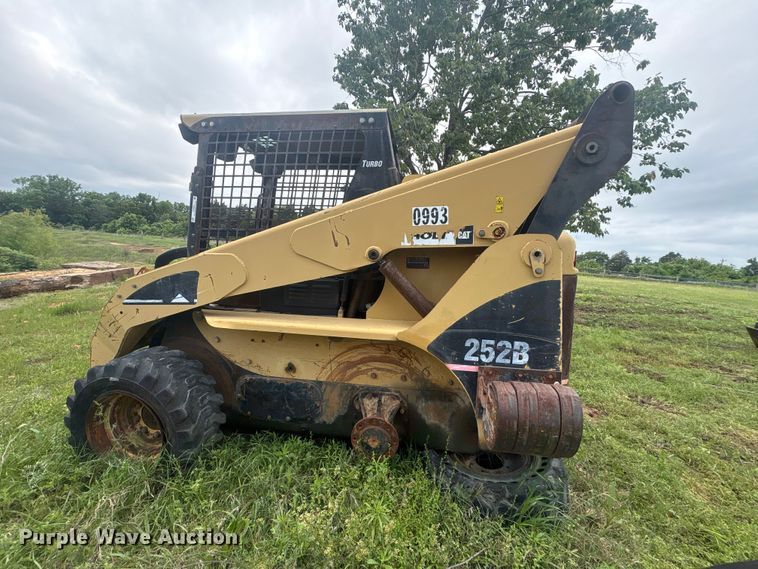 image for item EV2943 2005 Caterpillar 252B skid steer loader