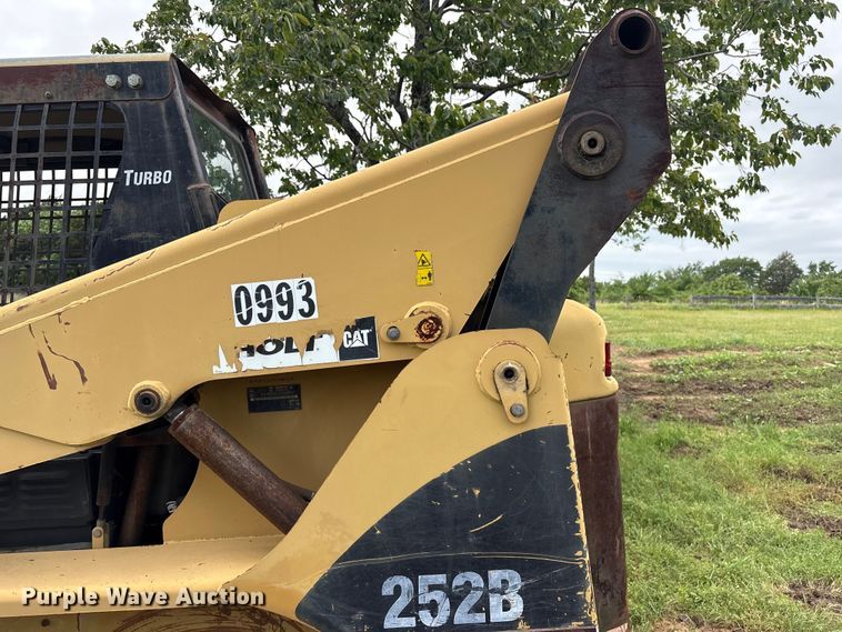 image for item EV2943 2005 Caterpillar 252B skid steer loader