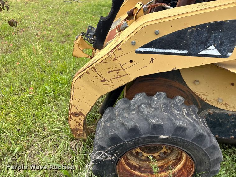 image for item EV2943 2005 Caterpillar 252B skid steer loader