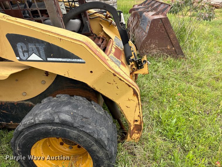 image for item EV2943 2005 Caterpillar 252B skid steer loader