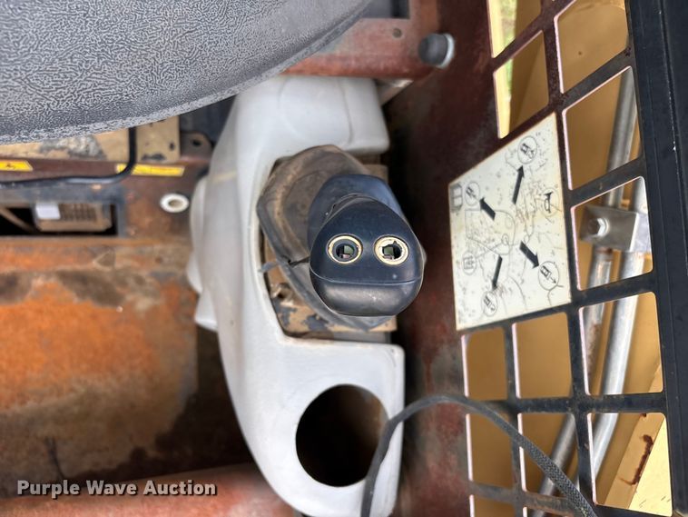 image for item EV2943 2005 Caterpillar 252B skid steer loader