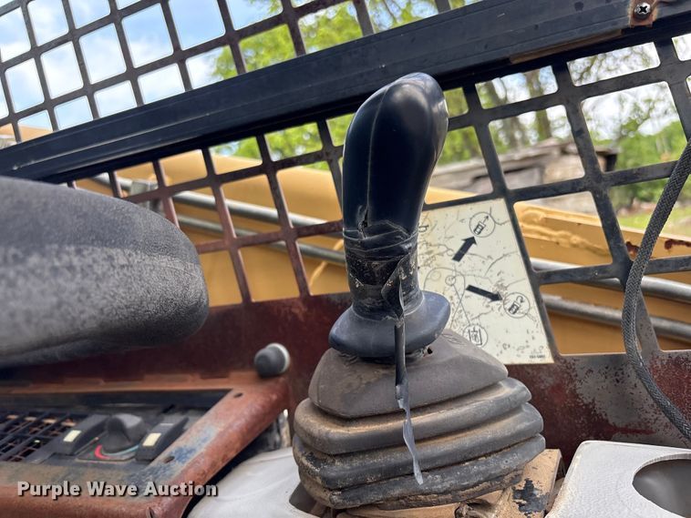 image for item EV2943 2005 Caterpillar 252B skid steer loader