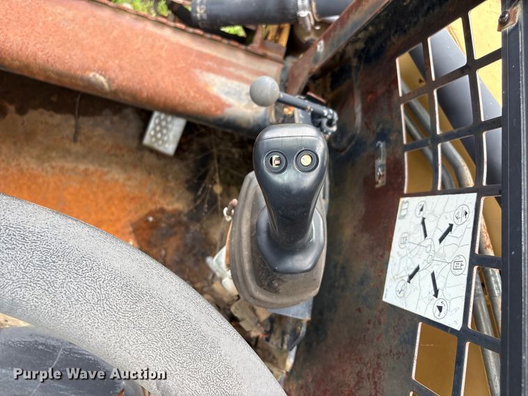 image for item EV2943 2005 Caterpillar 252B skid steer loader