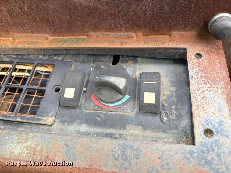 image for item EV2943 2005 Caterpillar 252B skid steer loader