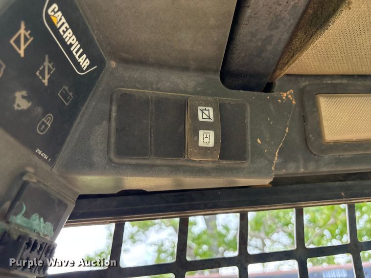 image for item EV2943 2005 Caterpillar 252B skid steer loader